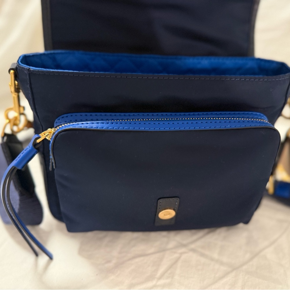 Tory Burch Midnight Crossbody Bag with Gold Details - Picture 3 of 7